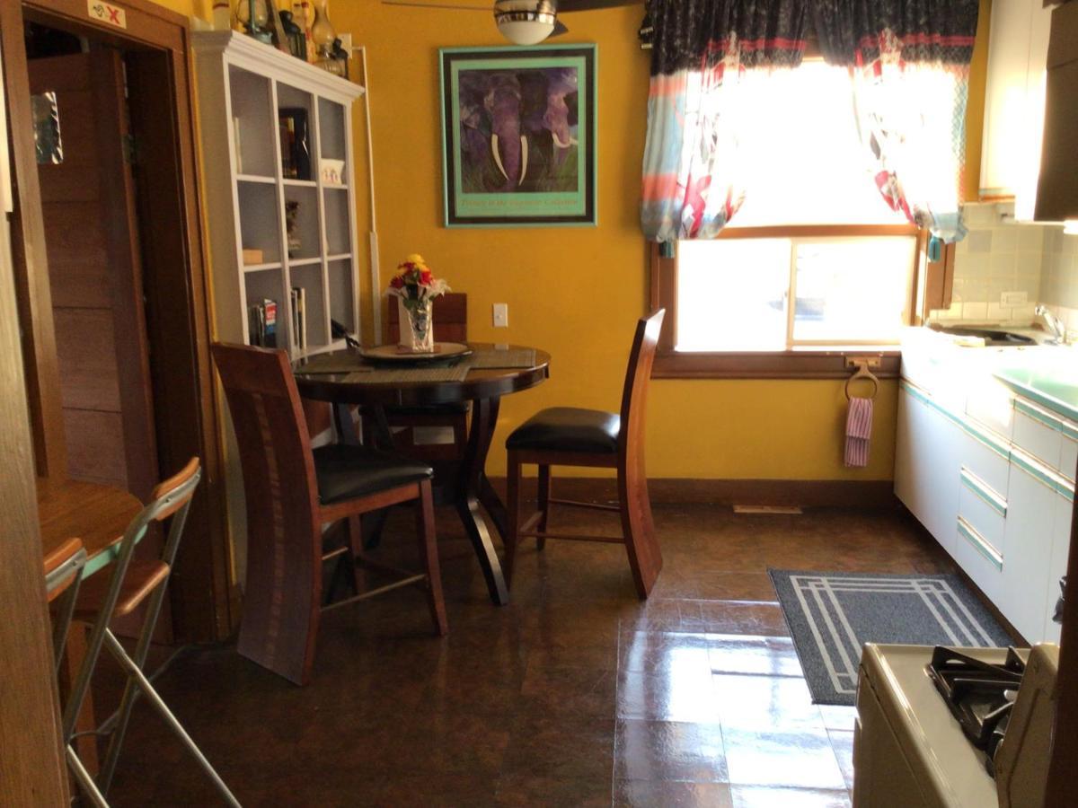 Nisku Guest House Экстерьер фото