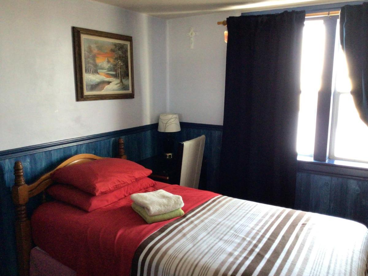 Nisku Guest House Экстерьер фото
