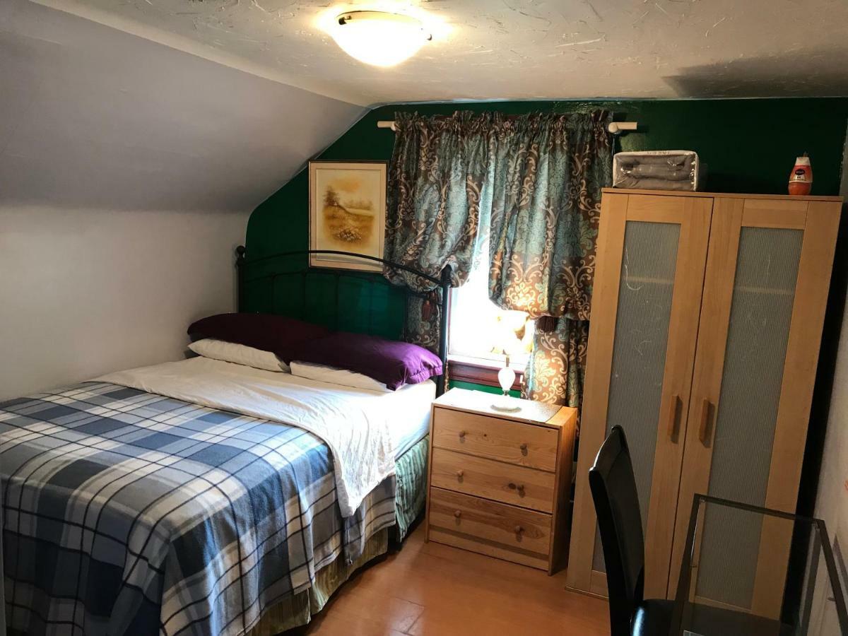 Nisku Guest House Экстерьер фото