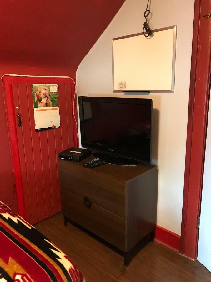Nisku Guest House Экстерьер фото